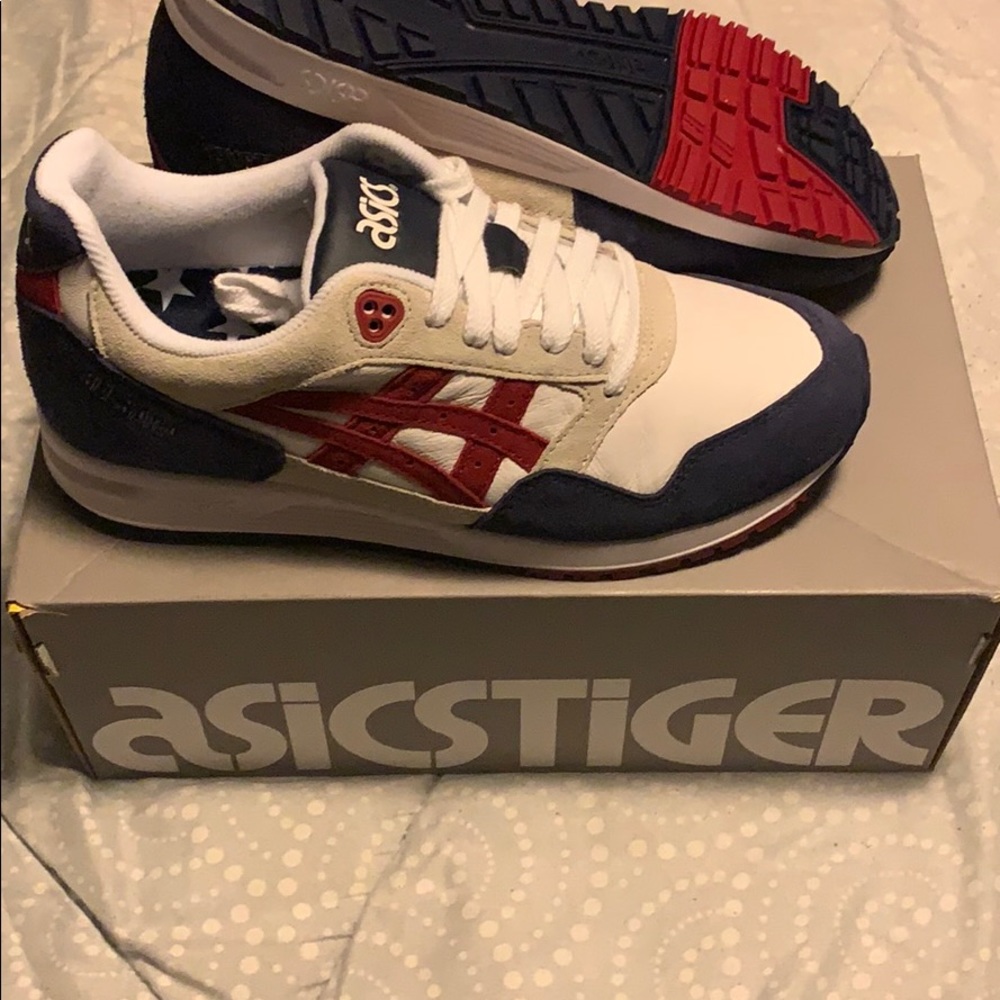 Like new only worn one time AsicsTiger sneakers